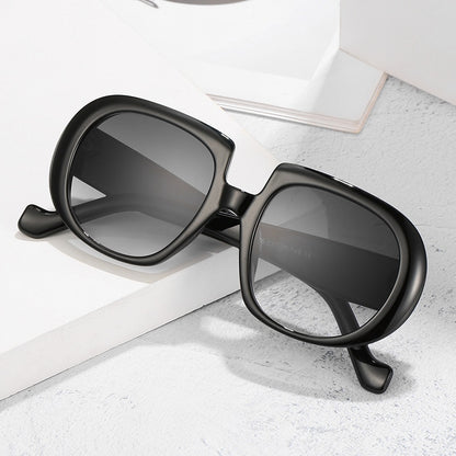 Von 2020 Fashion Luxury Brand Design Square Sonnenbrille für Frauen Vintage Metall Blumen Pailletten Rahmen Gradienten Sonnenbrillen für Damen UV400